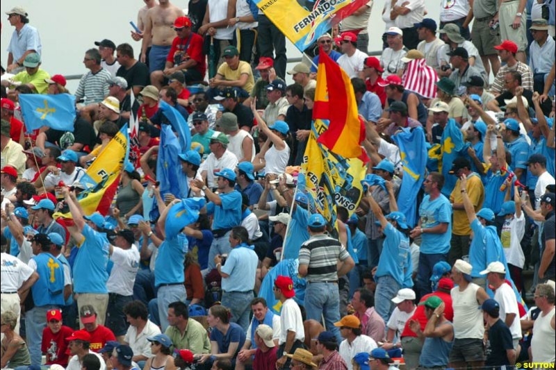 Renault Fans. French Grand Prix at Magny Cours. Circuit de Nevers, France. Sunday, July 6th 2003.