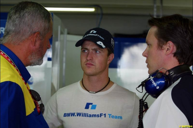 Ralf Schumacher, Williams, talks with a Michelin and Willians engineer. German Grand Prix, Hockenheim, Germany. Saturday, August 2nd 2003. 