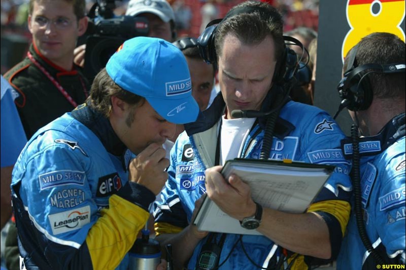 Fernando Alonso, Renault, prior to the race. Hungarian Grand Prix Sunday. Hungaroring, Budapest. 24th August, 2003.