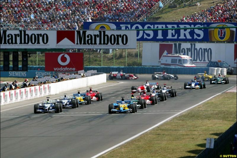 The start. Hungarian Grand Prix Sunday. Hungaroring, Budapest. 24th August, 2003.