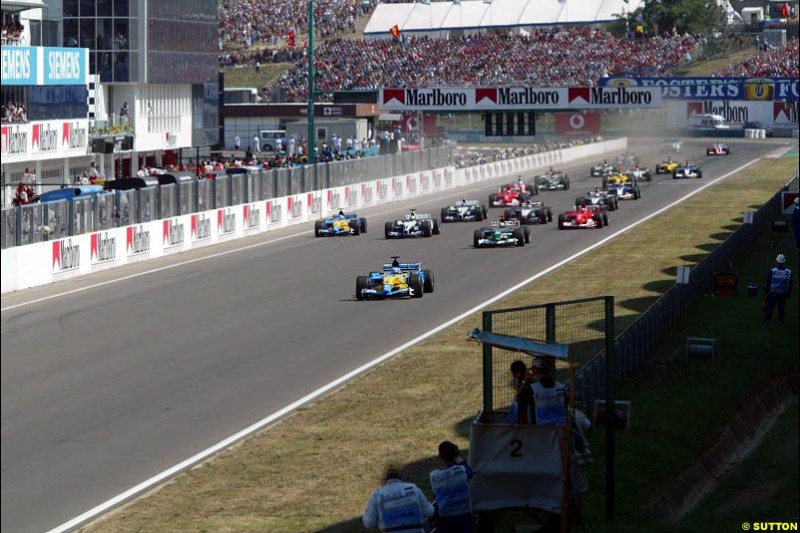 The start. Hungarian Grand Prix Sunday. Hungaroring, Budapest. 24th August, 2003.