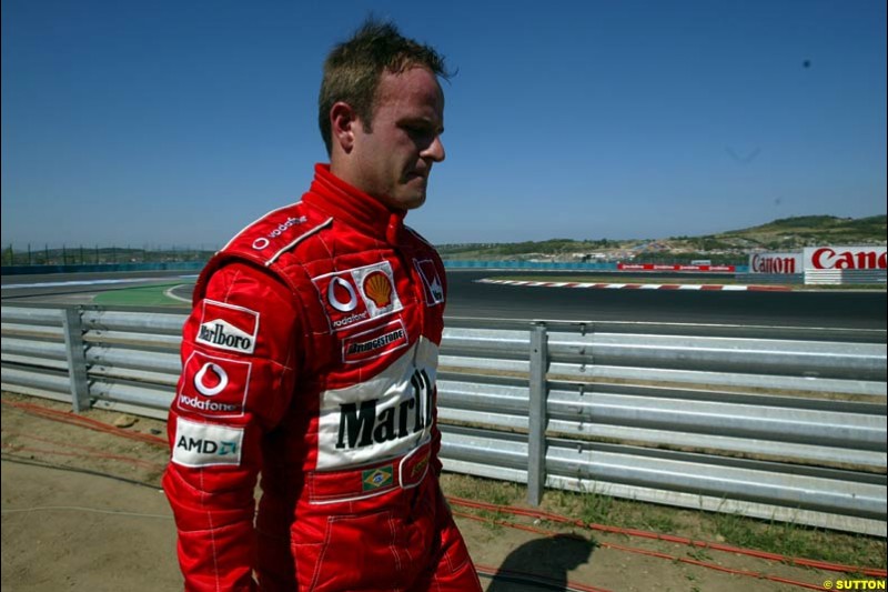 Rubens Barrichello, Ferrari, walks back to the pits after a failure. Hungarian Grand Prix Sunday. Hungaroring, Budapest. 24th August, 2003.