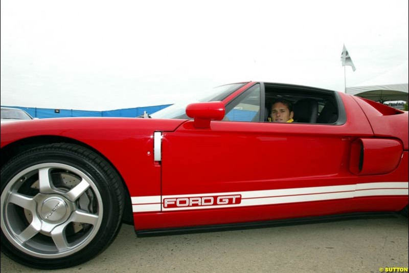 Giancarlo Fisichella arrives at Indianapolis Motor Speedway in a new Ford GT. United States GP, Indianapolis Motor Speeway. Sunday, September 29th 2003. 