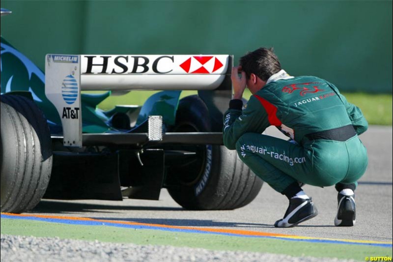 Mark Webber, Jaguar. Winter F1 Testing, November 26th 2003, Barcelona, Spain.
