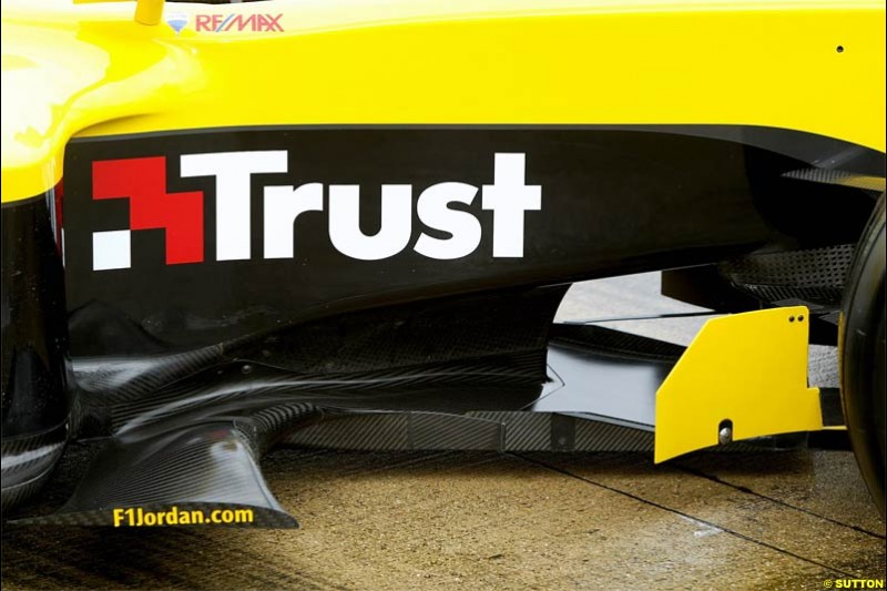  The Jordan EJ14 breaks cover in Silverstone, England. February 4th 2004.