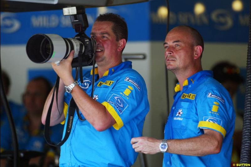 Renault mechanics. Saturday qualifying for the Malaysian Grand Prix. Sepang, Kuala Lumpur, Malaysia. March 20th 2004.