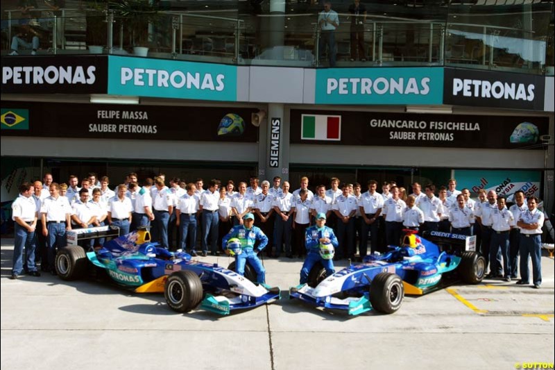Sauber group photo. Saturday practice for the Malaysian Grand Prix. Sepang, Kuala Lumpur, Malaysia. March 20th 2004.