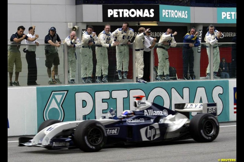 Jaun Pablo Montoya, Williams, crosses the line for second place. The Malaysian Grand Prix. Sepang, Kuala Lumpur, Malaysia. March 21st 2004.