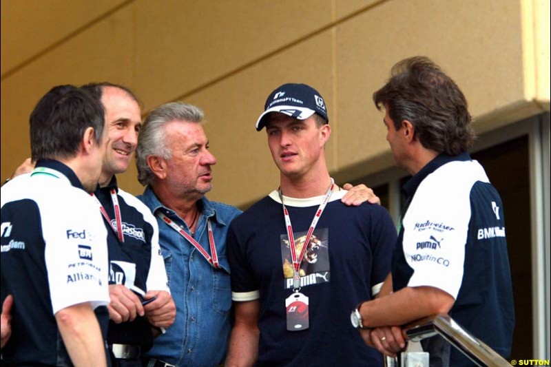 Willi Weber and Ralf Schumacher with Williams personnel. Bahrain Grand Prix, Bahrain International Circuit. April 1st, 2004.