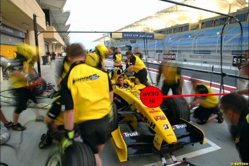 Jordan practice pitstops. Bahrain Grand Prix, Bahrain International Circuit. April 1st, 2004.