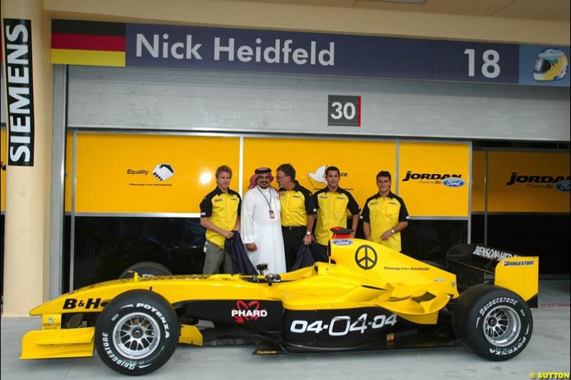 Jordan unveil the peace sign on their car. Bahrain Grand Prix, Bahrain International Circuit. April 1st, 2004.