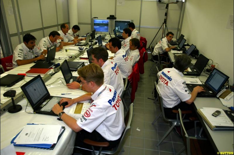 Toyota's engineering offices. Bahrain Grand Prix, Bahrain International Circuit. April 1st, 2004.