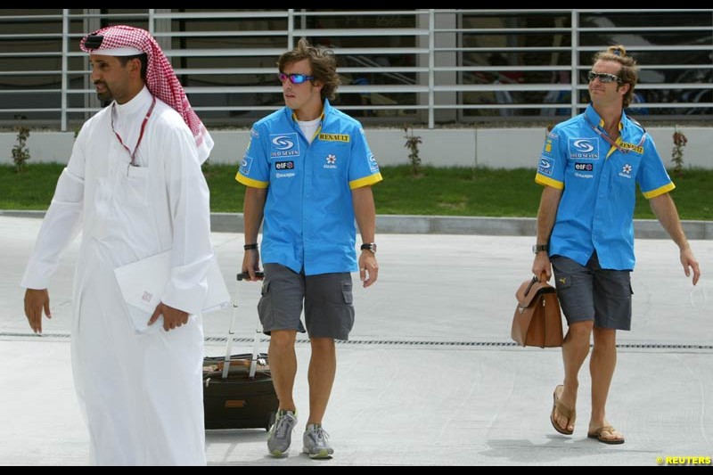 Fernando Alonso and Jarno Trulli, Renault. Bahrain Grand Prix, Bahrain International Circuit. April 1st, 2004.