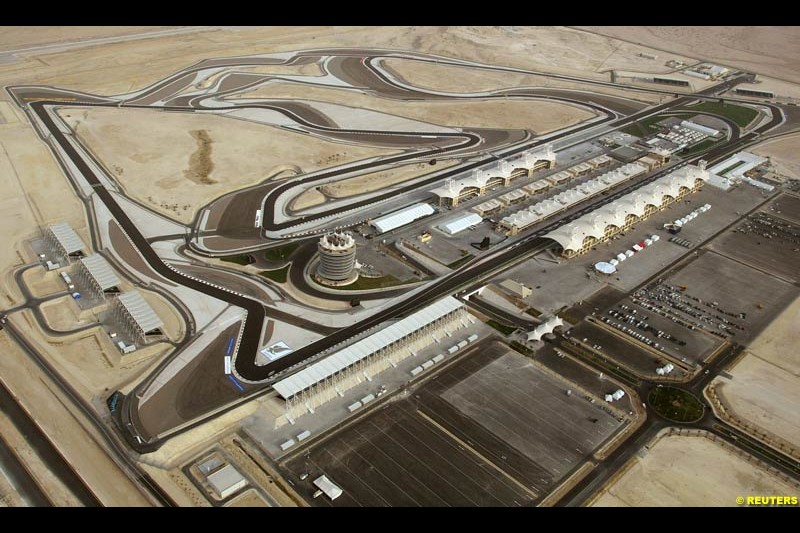 Aerial view of the circuit. Bahrain Grand Prix, Bahrain International Circuit. April 1st, 2004.