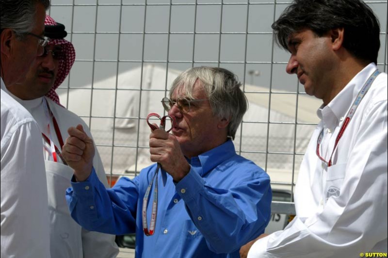 Bernie Ecclestone with Mohammed Al Khalifa, chairman of the Bahrain Grand Prix, Bahrain International Circuit. April 1st, 2004.