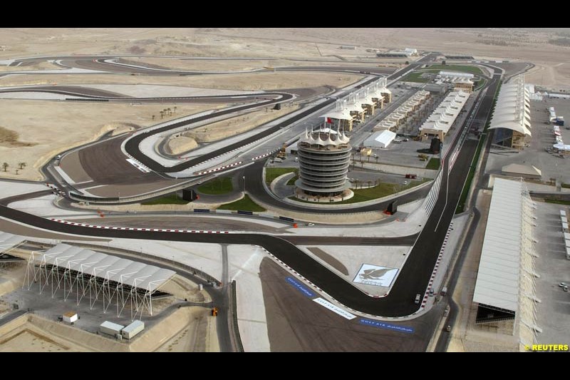 Aerial view of the circuit. Bahrain Grand Prix, Bahrain International Circuit. April 1st, 2004.