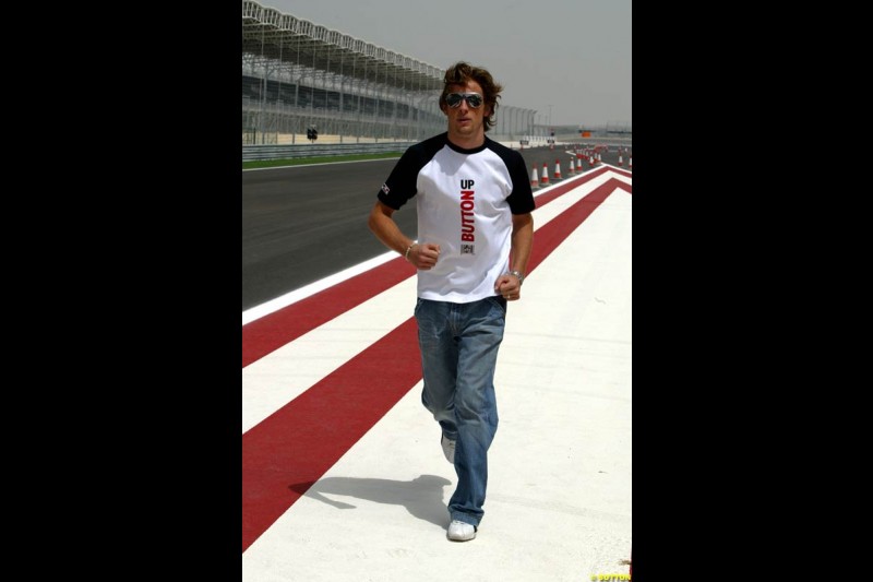 Jenson Button BAR takes part in a photoshoot in the pitlane.  Bahrain Grand Prix, Bahrain International Circuit. April 1st, 2004.