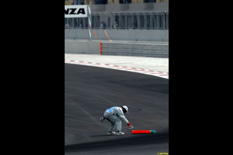 Saturday qualifying for the Bahrain Grand Prix. Bahrain International Circuit, April 3rd 2004.
