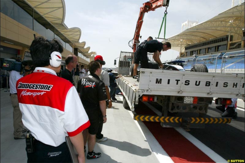 Saturday qualifying for the Bahrain Grand Prix. Bahrain International Circuit, April 3rd 2004.