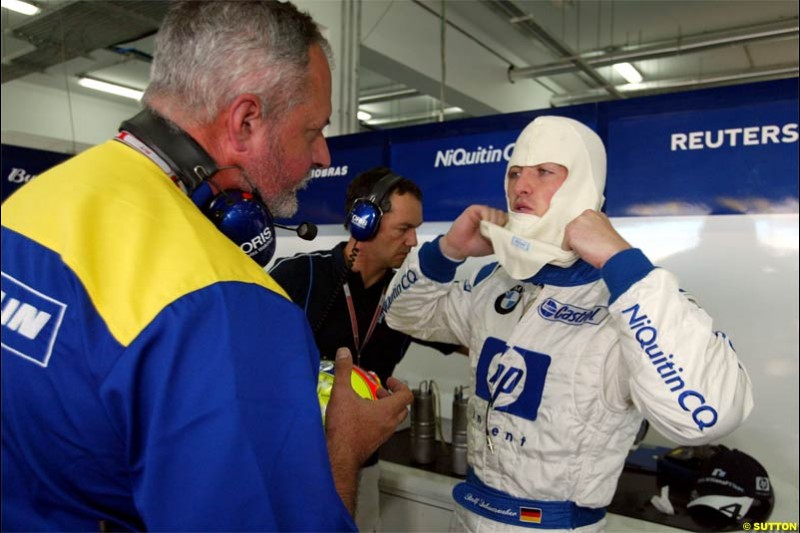 Saturday qualifying for the Bahrain Grand Prix. Bahrain International Circuit, April 3rd 2004.