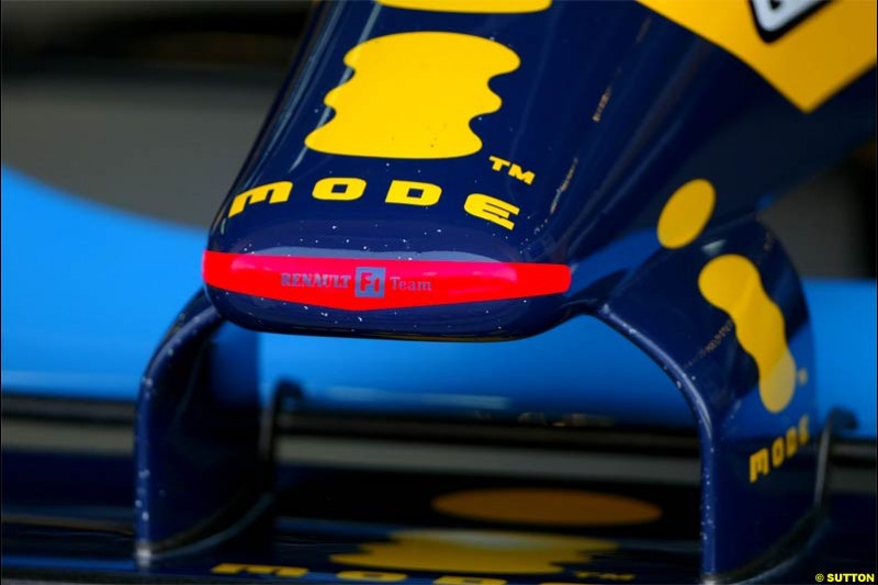 The Renault R24 nose. Saturday practice for the Bahrain Grand Prix. Bahrain International Circuit, April 3rd 2004.