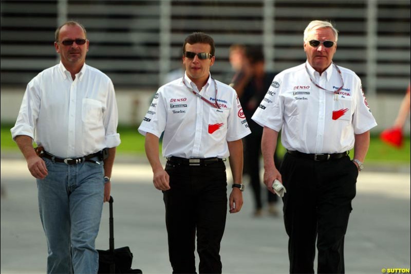 Didier Coton, Olivier Panis, Ove Andersson. Saturday practice for the Bahrain Grand Prix. Bahrain International Circuit, April 3rd 2004.