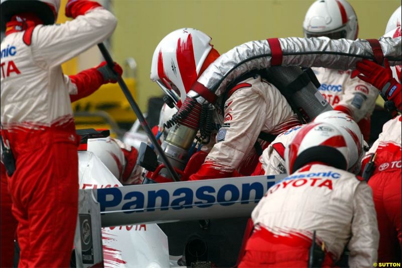 Toyota pitstop. The Bahrain Grand Prix. Bahrain International Circuit, April 4th 2004.
