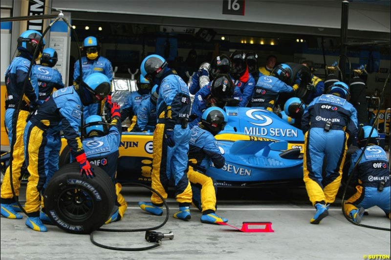 Renault pitstop. The Bahrain Grand Prix. Bahrain International Circuit, April 4th 2004.