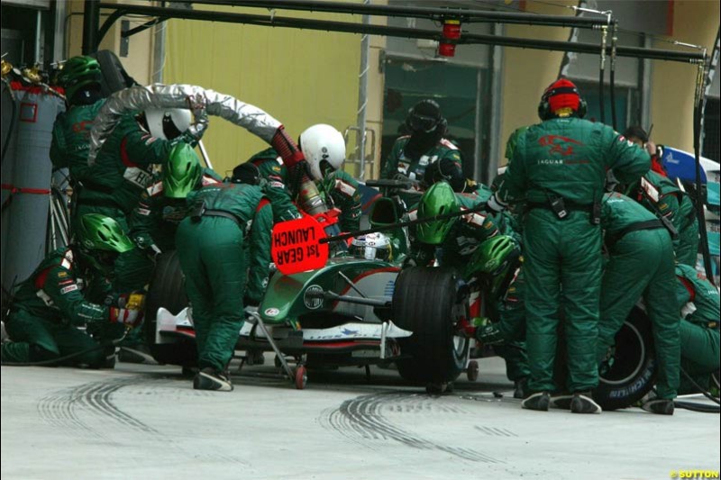 Jaguar pitstop. The Bahrain Grand Prix. Bahrain International Circuit, April 4th 2004.