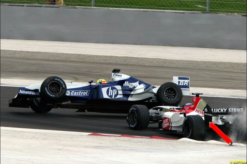 Ralf Schumacher, Williams, comes together with Takuma Sato, BAR. The Bahrain Grand Prix. Bahrain International Circuit, April 4th 2004.