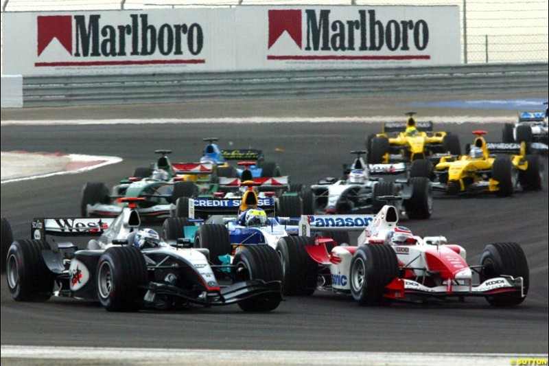 The start of the race. The Bahrain Grand Prix. Bahrain International Circuit, April 4th 2004.