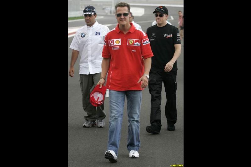 Michael Schumacher, Ferrari, walks with Juan Pablo Montoya, Williams, and Kimi Raikkonen, McLaren. The Bahrain Grand Prix. Bahrain International Circuit, April 4th 2004.