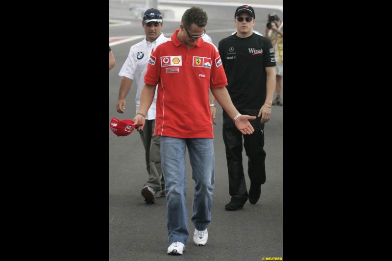 Michael Schumacher, Ferrari, walks with Juan Pablo Montoya, Williams, and Kimi Raikkonen, McLaren. The Bahrain Grand Prix. Bahrain International Circuit, April 4th 2004.