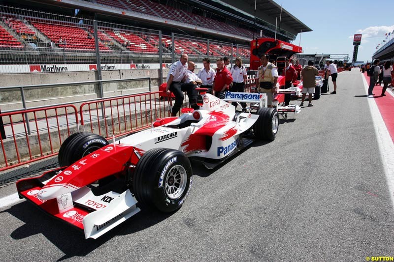 Toyota,  Spanish GP Preparations, May 6th, 2004.