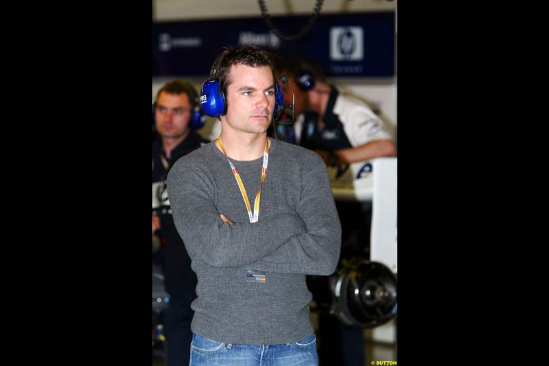 Jeff Gordon in the BMW-Williams garage, Spanish GP, Friday May 7th, 2004.