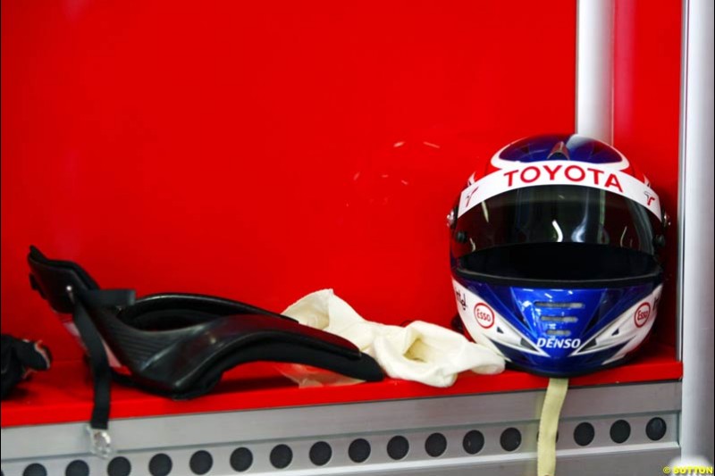 Olivier Panis' driving gear, Toyota,  Spanish GP, Saturday May 8th, 2004.