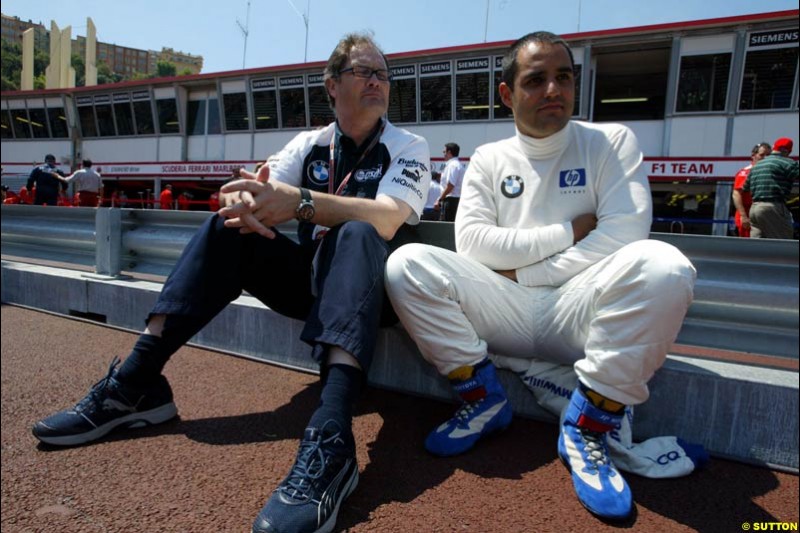 Frank Dernie and Juan Palbo Montoya; BMW-Williams, Monaco GP, Saturday May 22nd, 2004.