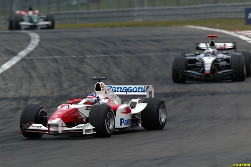 Olivier Panis, Toyota; David Coulthard, Mclaren-Mercedes;  European GP, Sunday May 30th, 2004.