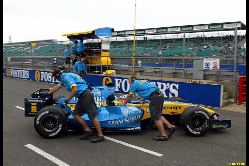 Fernando Alonso, Renault, Silverstone Testing, Thursday June 3rd, 2004.