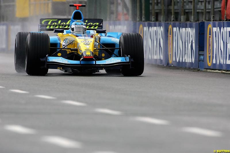 Fernando Alonso, Renault, Silverstone Testing, Tuesday June 1st, 2004.