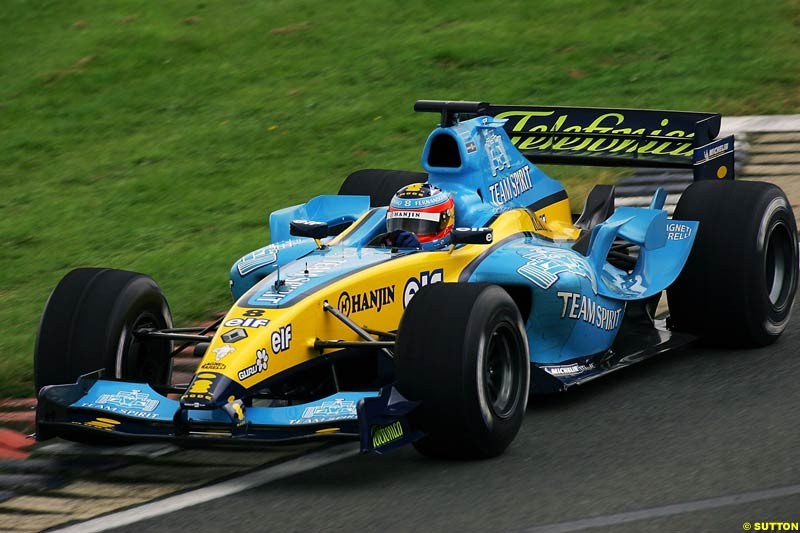 Fernando Alonso, Renault, Silverstone Testing, Tuesday June 1st, 2004.