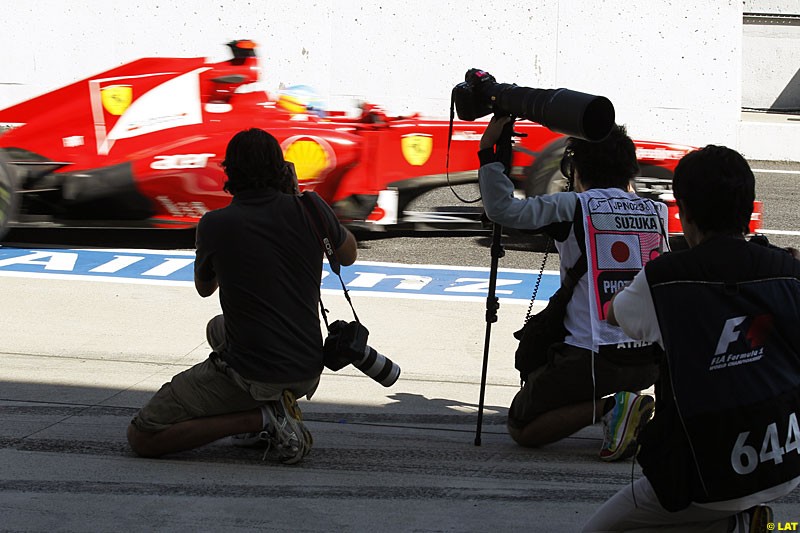 Photographers at work, Practice, Formula One World Championship, Round 15, Japanese Grand Prix, Suzuka Circuit, Mie Prefecture, Japan. Friday 5 October 2012. 