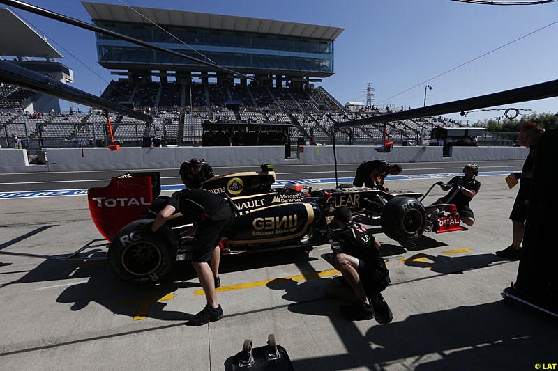Romain Grosjean, Lotus E20, Practice, Formula One World Championship, Round 15, Japanese Grand Prix, Suzuka Circuit, Mie Prefecture, Japan. Friday 5 October 2012.