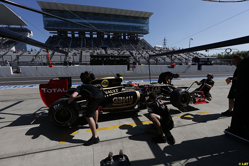 Romain Grosjean, Lotus E20,  Practice, Formula One World Championship, Round 15, Japanese Grand Prix, Suzuka Circuit, Mie Prefecture, Japan. Friday 5 October 2012. 