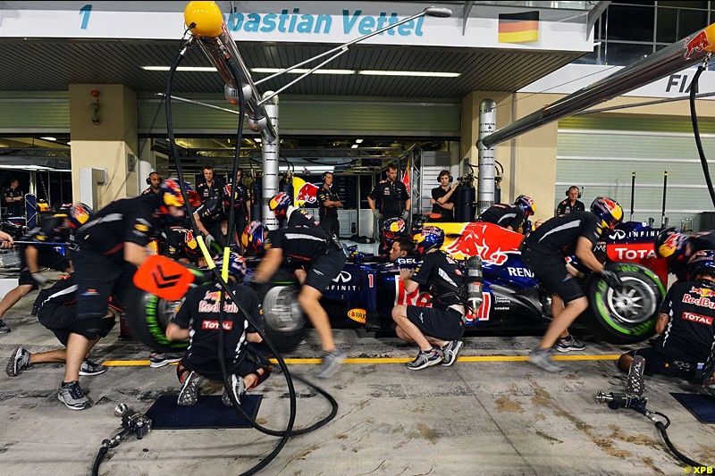 Red Bull Racing practice pitstops, Formula One World Championship, Round 18, Abu Dhabi Grand Prix, Yas Marina Circuit, United Arab Emirates. Thursday 1 November 2012.