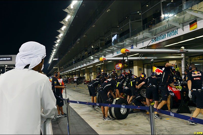 Red Bull Racing practice pitstops, Formula One World Championship, Round 18, Abu Dhabi Grand Prix, Yas Marina Circuit, United Arab Emirates. Thursday 1 November 2012.