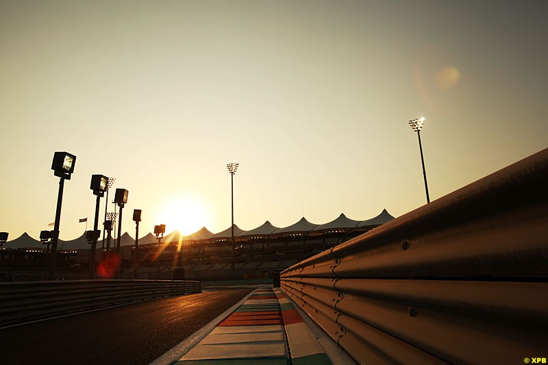 The sun begins to set, Formula One World Championship, Round 18, Abu Dhabi Grand Prix, Yas Marina Circuit, United Arab Emirates. Thursday 1 November 2012.