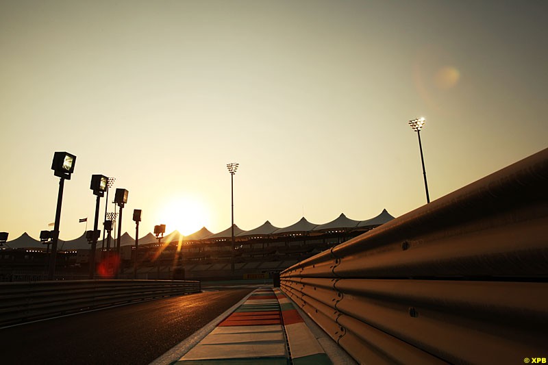 The sun begins to set,  Formula One World Championship, Round 18, Abu Dhabi Grand Prix, Yas Marina Circuit, United Arab Emirates. Thursday 1 November 2012. 