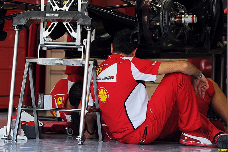 Mechanics prepare the Ferrari F2012, Formula One World Championship, Round 18, Abu Dhabi Grand Prix, Yas Marina Circuit, United Arab Emirates. Thursday 1 November 2012.
