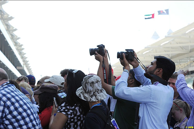 Fans during the pitlane walkabout,  Formula One World Championship, Round 18, Abu Dhabi Grand Prix, Yas Marina Circuit, United Arab Emirates. Thursday 1 November 2012. 